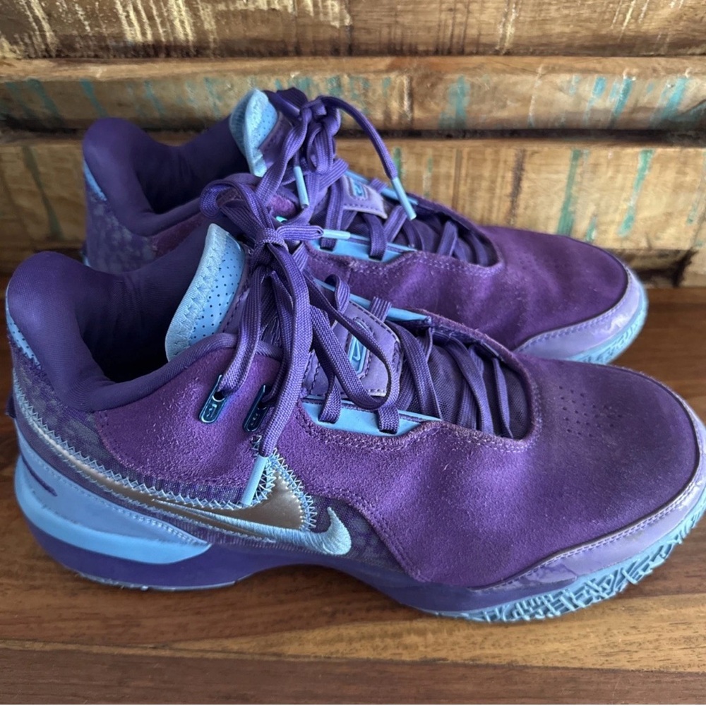 Men’s Nike Purple Athletic Shoes LeBron size 9
